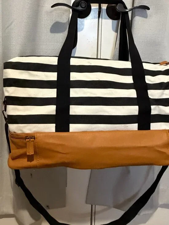 DSW Striped Travel Bag | Large Weekender Tote with Bottom Shoe Pocket - Picture 5 of 9